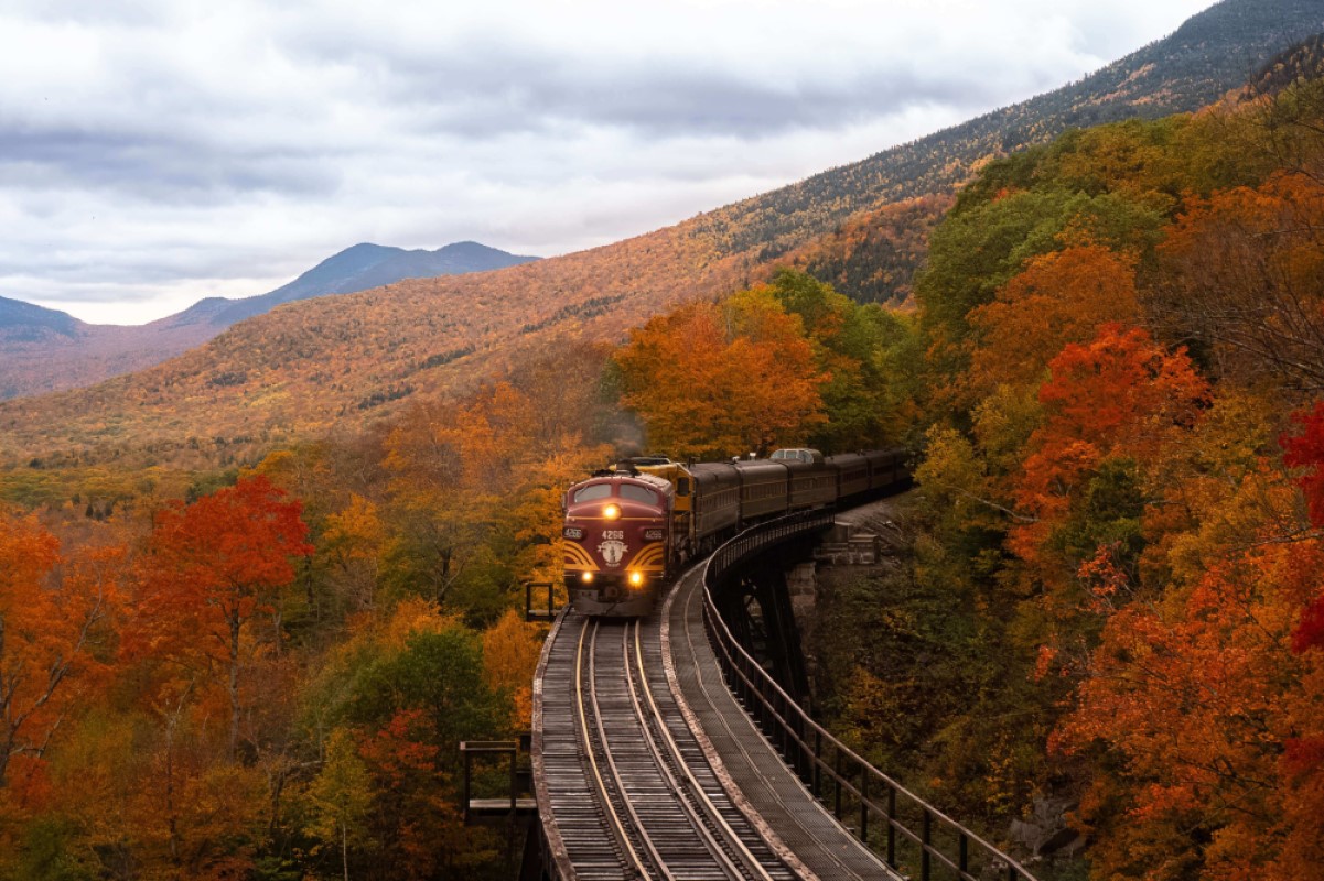 Reach Mahabaleshwar by train via Pune or Wather